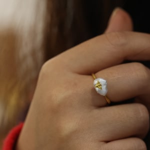 Cute Tiny Baroque Pearl Ring with bee,925 silver Gold Filled,Minimalist Real Pearl Ring,June Birthstone, Gift for Her