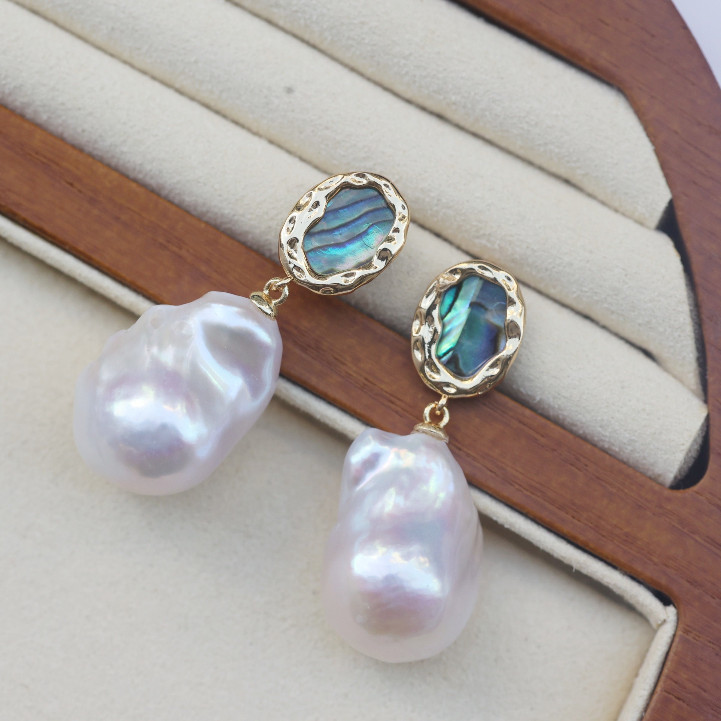 Stunning Vintage Gold & Smokey Faux Baroque Pearl Drop Earrings