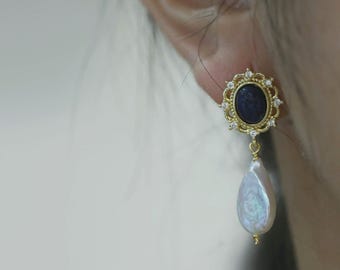 Pendientes colgantes de perlas barrocas, pendientes vintage con gema azul y perlas naturales de agua dulce, chapados en oro de 14 quilates. Un regalo elegante y llamativo para ella.