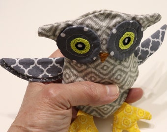 Gray Owl Refillable Cat Toy