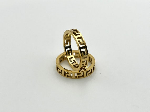 Versace v ring deals