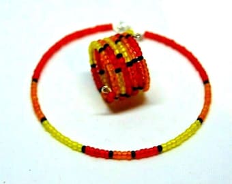 Armband och ring med matchande pärlor i minnestråd. Justerbart. Handgjort i Storbritannien.