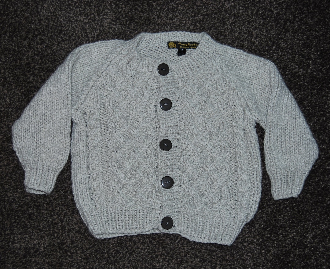 Kinder Strickjacke Im Aran Style In Hellgrau Alter 1 2 Jahre kinder-strickjacke-im-aran-style-in-hellgrau-alter-1-2-jahre