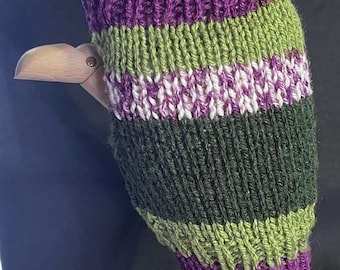 Handstickade randiga ullhandledsvärmare för damer i lila och grönt. Handstickade i Storbritannien.