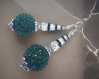 Gröna Shamballa-örhängen med Swarovski-kristaller på silver. Handgjorda i Storbritannien.