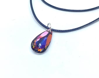 Swarovski Pärondropskristallhalsband med snöre. Handgjort i Storbritannien.