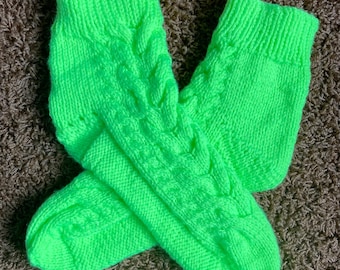 Handstickade kabelstrumpor, klargröna UV-reaktiva