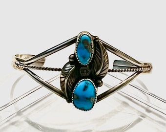 Firmado por Richard Begay, Navajo. Brazalete vintage de plata de ley con turquesa "Morenci".