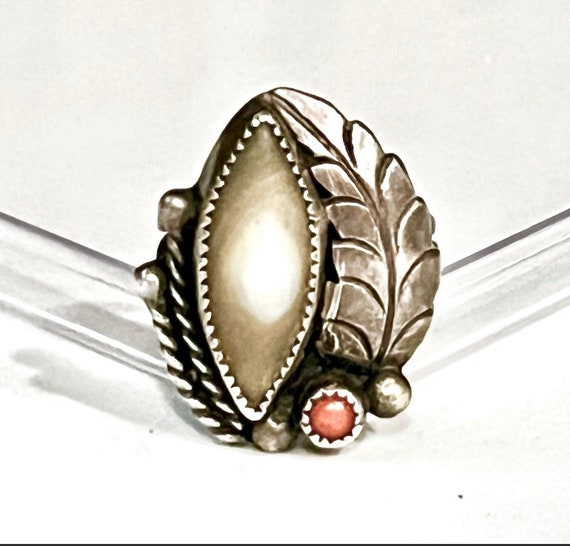 Exquisite Vintage Native American Navajo Mother Of Pearl Sterling Silver Ring Old Exquisite Vintage Native American Navajo Mother Of Pearl Sterling Silver Ring Old