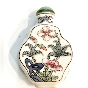 Antique, Immaculate Antique Chinese Hand Painted Porcelain Snuff Bottle