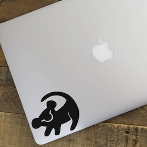 La calcomanía del símbolo de Simba del Rey León, la calcomanía de vinilo de Simba, la calcomanía de macbook, la pegatina de pared, la calcomanía de automóvil, la calcomanía de regalo, la calcomanía de iphone, la pegatina de teléfono