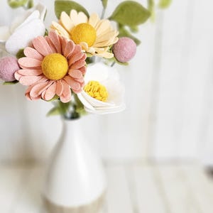 Large Wild Daisy Flower Stem: DIY Wildflower Bouquet Kit, Single Stem Flowers, Handmade Felt Flowers