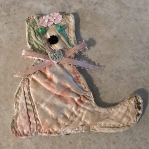 Antiq. Quilt Patch Work Cat Needle Keep with Glass Beaded Eyes and Nose, an Authentic Edwardian Ribbon Work Silk Blue Flower …