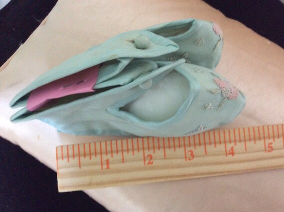 REDUCED! Antique Silk and Embroidery Baby Shoes, … - image 9