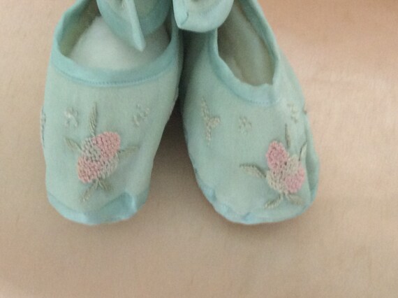 REDUCED! Antique Silk and Embroidery Baby Shoes, … - image 10