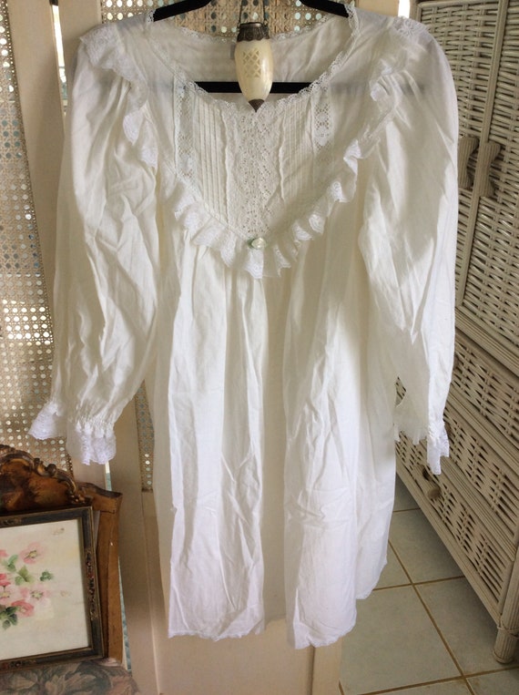 REDUCED Vintage 100% Cotton Gilead Night Shirt, Gown With Lace