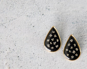 real flower queen anne's lace teardrop black resin stud earrings - romantic botanical jewelry - pressed flower stainless steel jewelry