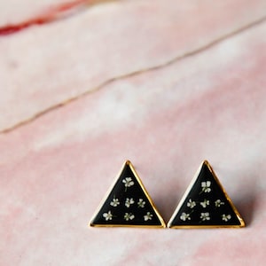 real flower queen anne&#39;s lace triangle earrings -botanical jewelry - geometric earrings - pressed flower stainless steel resin jewelry