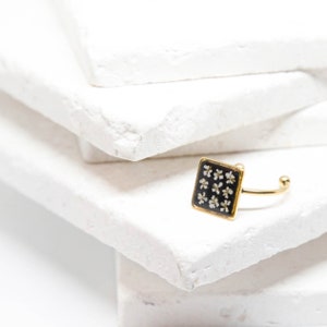 real flower pressed queen anne's lace black minimalist square resin ring geometric botanical jewelry stainless steel adjustable ring image 3