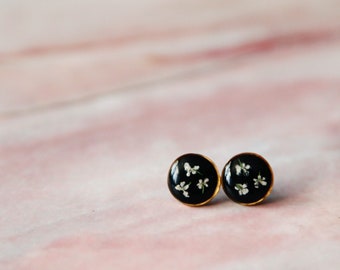 real flower queen anne's lace earrings - pressed flower resin jewelry - black dot studs - gold filled stainless steel botanical jewelry