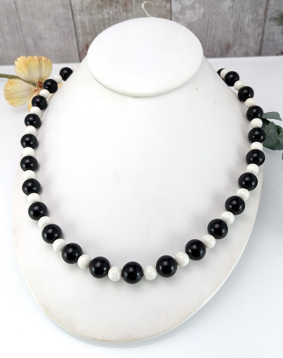 Vintage Black White Bead Necklace, 63 cm 25 Inch Gem