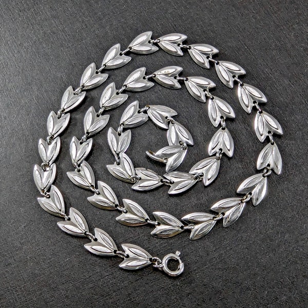 Vintage Laurel Leaves Necklace - Short Length - Silver Tone