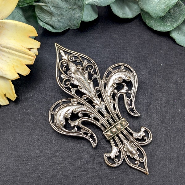Broche Ancienne Royaliste En Vulcanite - Motif Fleur De Lys, Style Victorien, 19ème Siècle - Occasion