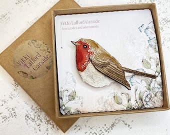 Robin brooch, bird pin