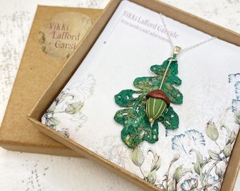 Single green oak leaf and acorn pendant, Leaf and acorn necklace, embroidered and hand painted leaf pendant necklace.