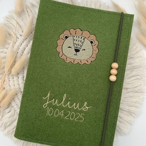 Personalisierte U-Heft Hülle aus Filz / Löwe / Name / Geburtsdatum / Auswahl an 11 Filzfarben und 7 Schriftarten / Untersuchungsheft
