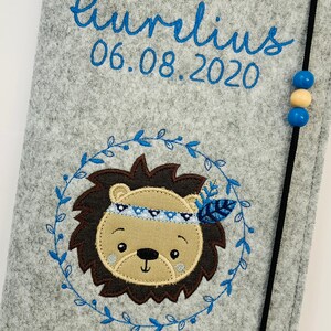 Personalisierte U-Heft Hülle aus Filz / Löwe Boho / Name / Geburtsdatum / Auswahl an 11 Filzfarben und 7 Schriftarten / Untersuchungsheft