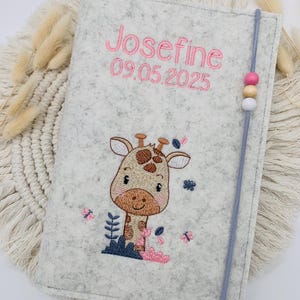 Personalisierte U-Heft Hülle aus Filz / Giraffe / Name / Geburtsdatum / Auswahl an 11 Filzfarben und 7 Schriftarten / Untersuchungsheft