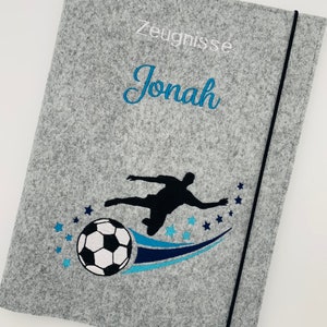 Personalisierte Zeugnismappe aus Filz / Fußball / mit Namen / Auswahl an 11 Filzfarben und 7 Schriftarten / Zeugnisse