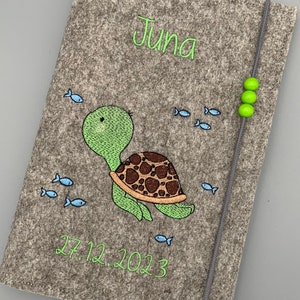 Personalisierte U-Heft Hülle aus Filz / Schildkröte / Name / Geburtsdatum / Auswahl an 11 Filzfarben und 7 Schriftarten / Untersuchungsheft