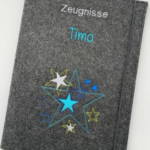 Personalisierte Zeugnismappe aus Filz / Sterne / mit Namen / Auswahl an 11 Filzfarben, 7 Schriftarten und 4 Motivfarben / Zeugnisse