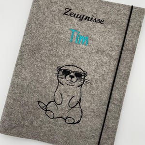 Personalisierte Zeugnismappe aus Filz / Otter / Wassermarder / mit Namen / Auswahl an 11 Filzfarben und 7 Schriftarten / Zeugnisse