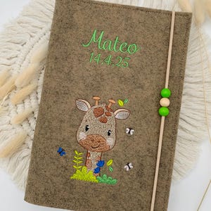 Personalisierte U-Heft Hülle aus Filz / Giraffe / Name / Geburtsdatum / Auswahl an 11 Filzfarben und 7 Schriftarten / Untersuchungsheft