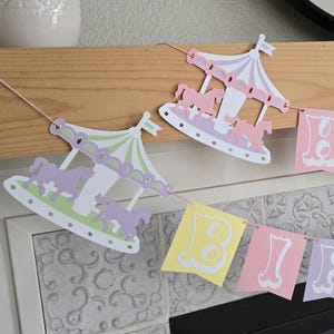 Pastell Rosa Karussell-Zirkus Geburtstagsbanner, Karneval Geburtstagsbanner, Zirkus Geburtstag, Zirkusdekorationen, Zirkus alles Gute zum Geburtstagbanner