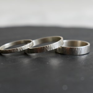 Silver ribbon ring 2/3/4 mm - hammered striped vertical