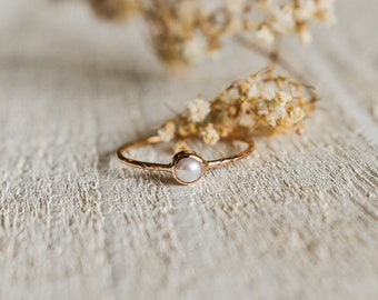 06. Birthstone Ring - Pearl