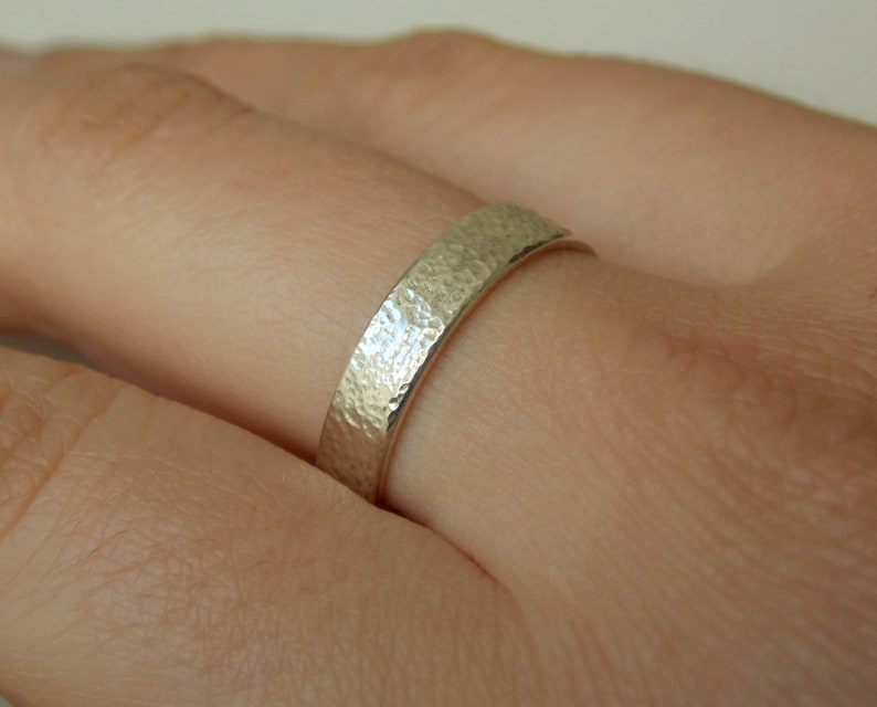4mm Ribbon ring in silver with a small bumpy material effect