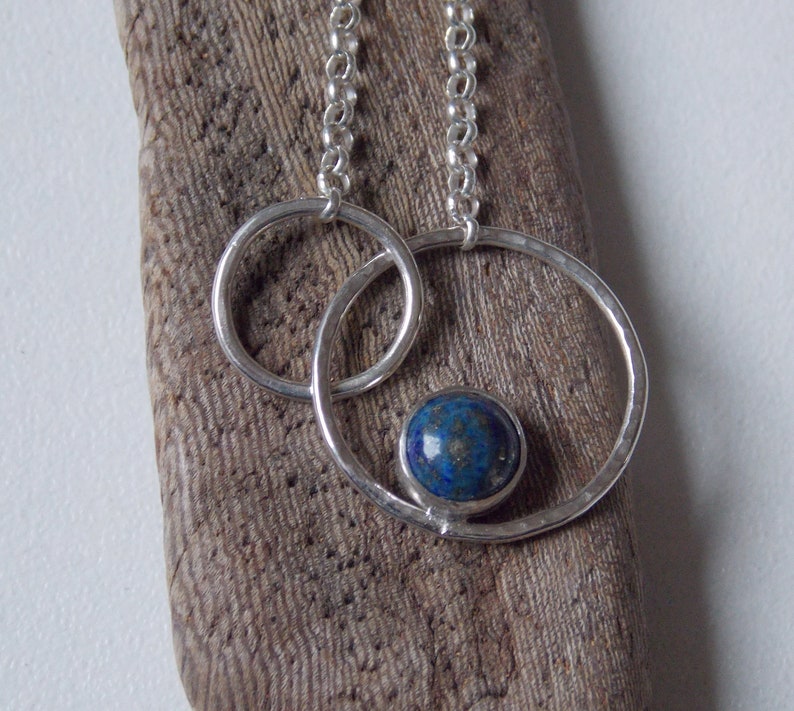 Necklace 2 rings in Sterling Silver set with lapis lazuli