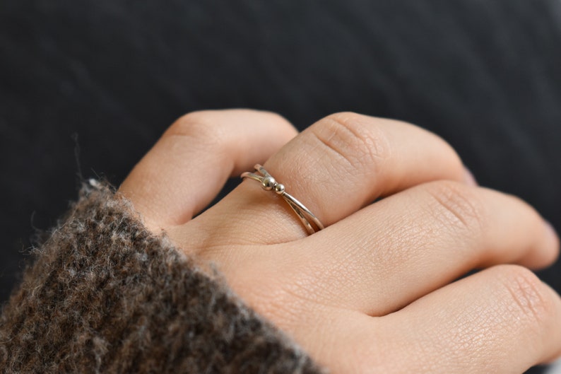 Silver ring for woman. fine and modern hammered ring with 2 interlace rings. image 2