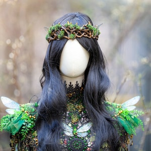 Feen Zweig Tiara - mit goldenen Quarzkristallen, Islandmoos und gelb/braunen Feenflügeln Fantasy Krone Fairies Fairy Crown Feen Schmuck Elfe