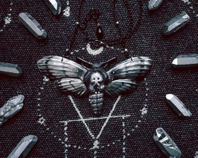 Skull Swarmer Necklace Silver