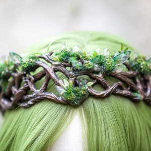 Forest fairy branch tiara - with crystals, Icelandic moss and green fairy wings - fantasy crown fairy elf