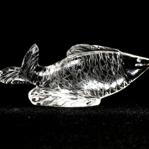 Escultura de pez de cristal, gema de cristal de hielo natural transparente, tallada a mano, figura de pez de cuarzo cristalino, &quot;Un regalo inocente y hermoso&quot;.