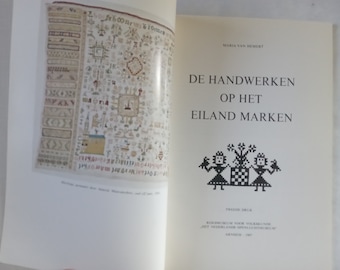 Livre couture de l'île de Marken, Traditions néerlandaises, Histoire du costume néerlandais, Costume traditionnel de Marken, Ondermoedersparapluu