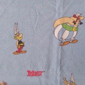 Tejido Astérix y Obélix, Tejido de algodón, Tejido azul retro, 50 x 150 cm de ancho, Ondermoedersparapluu, tejido retro para niños, tejido para niños, imagen 2