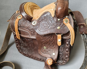 Retro Vintage Leather Saddlebag, Tooled Leather Saddle Purse , Retro vintage bag for horse lovers,